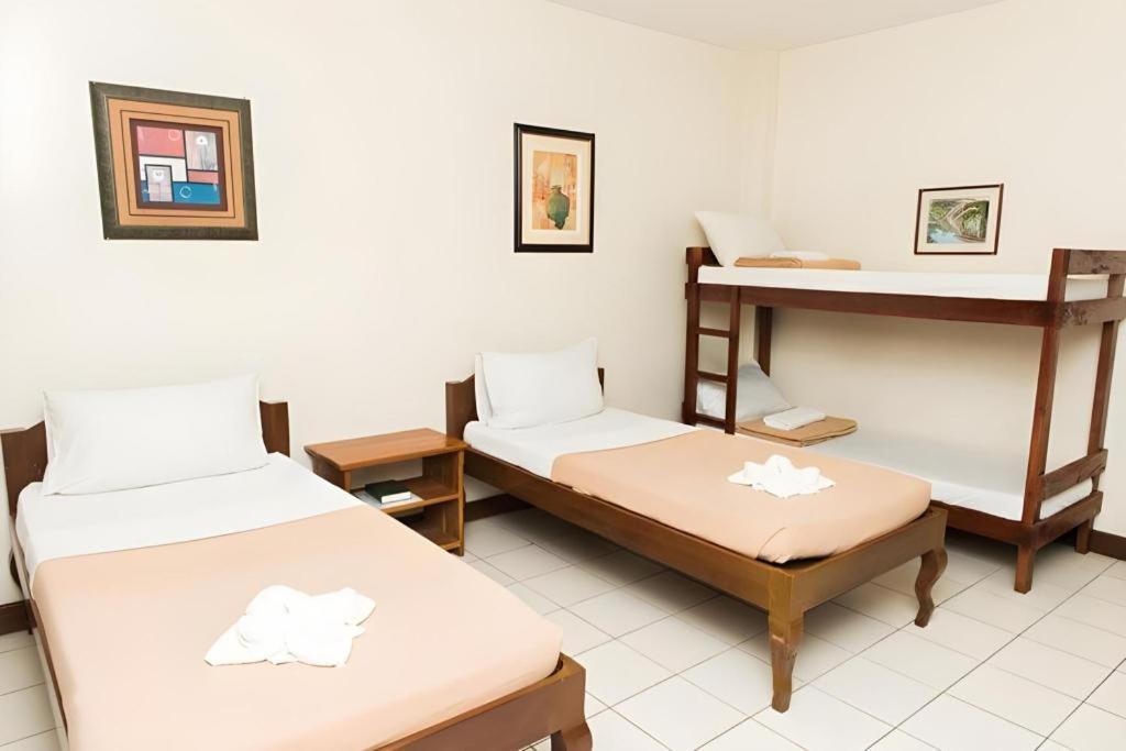 El Haciendero Private Hotel Iloilo City Luaran gambar