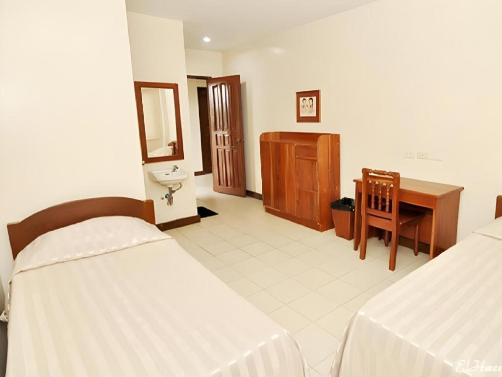 El Haciendero Private Hotel Iloilo City Luaran gambar